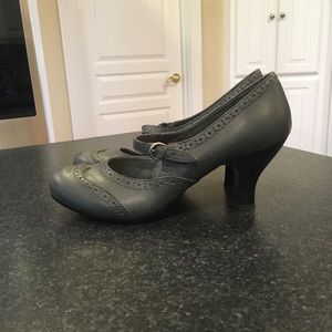 Gray Vintage-style 3-inch Heels with Straps - size 8.5